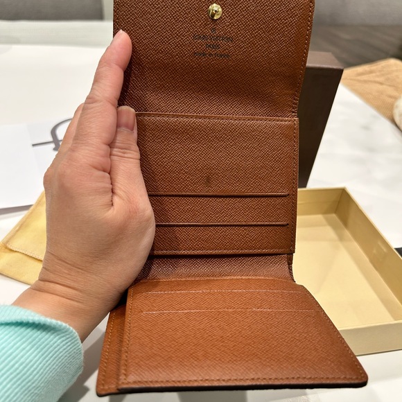 Authentic Louis Vuitton Bifold wallet - Picture 5 of 10